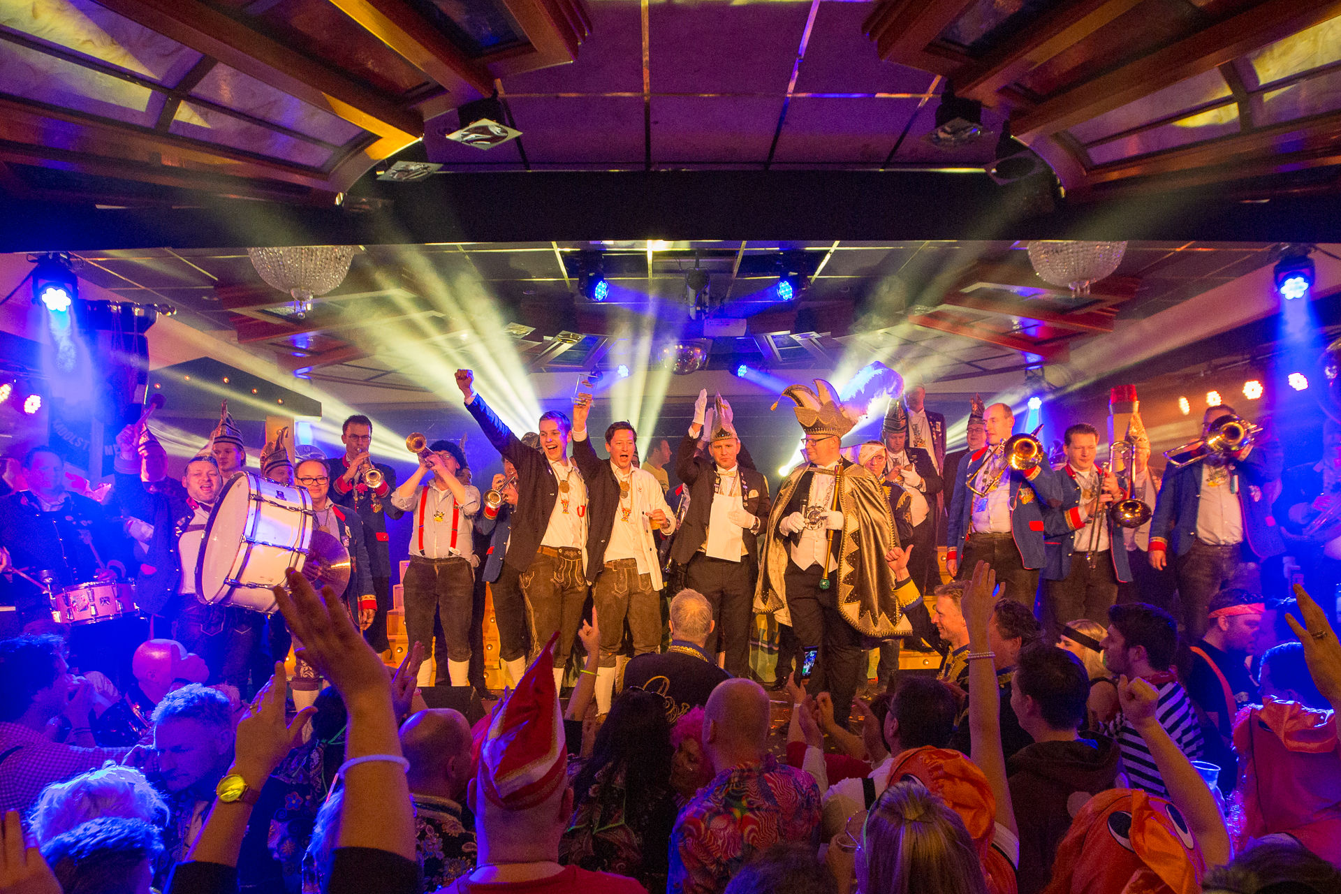 Blaanke Bössels winnen 3e prijs bij Carnavalsfestival BoesCabaal
